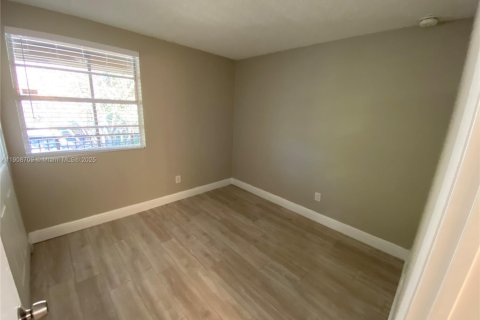 Снять в аренду кондоминиум в Помпано-Бич, Флорида 2 спальни, 83.89м2, № 1964633 - фото 9