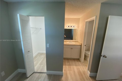 Снять в аренду кондоминиум в Помпано-Бич, Флорида 2 спальни, 83.89м2, № 1964633 - фото 16