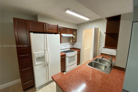 Снять в аренду кондоминиум в Помпано-Бич, Флорида 2 спальни, 83.89м2, № 1964633 - фото 4