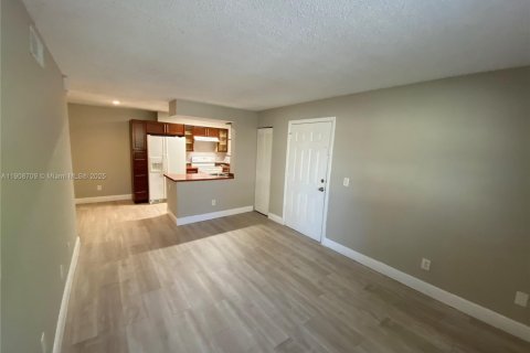 Снять в аренду кондоминиум в Помпано-Бич, Флорида 2 спальни, 83.89м2, № 1964633 - фото 3