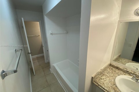 Снять в аренду кондоминиум в Помпано-Бич, Флорида 2 спальни, 83.89м2, № 1964633 - фото 12