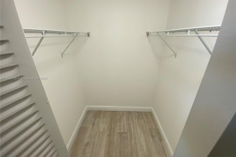 Снять в аренду кондоминиум в Помпано-Бич, Флорида 2 спальни, 83.89м2, № 1964633 - фото 17