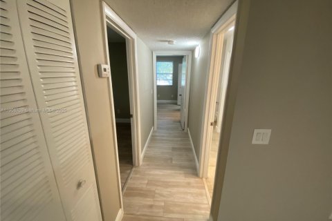 Снять в аренду кондоминиум в Помпано-Бич, Флорида 2 спальни, 83.89м2, № 1964633 - фото 8