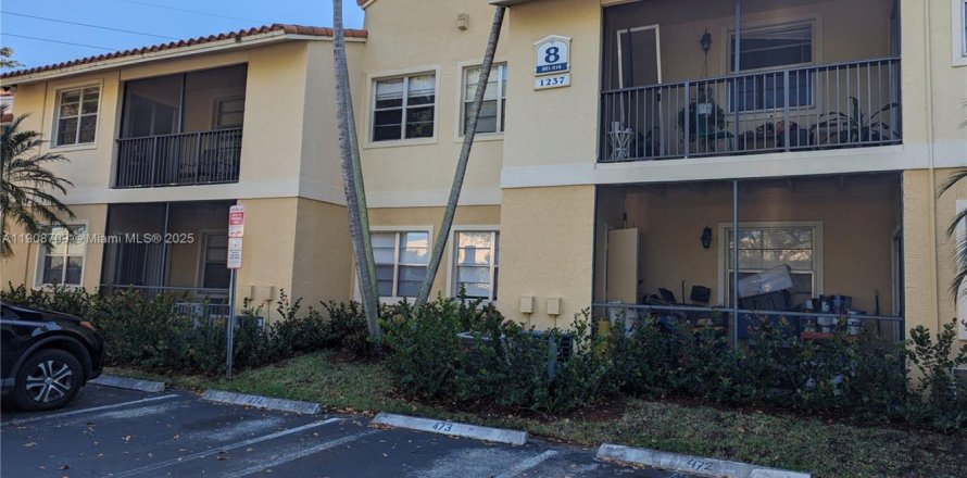 Кондоминиум с 2 спальнями в Помпано-Бич, Флорида № 1964633