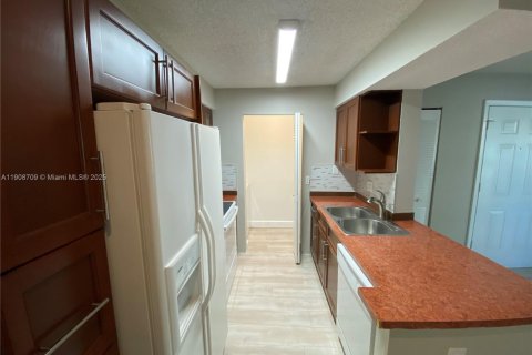 Снять в аренду кондоминиум в Помпано-Бич, Флорида 2 спальни, 83.89м2, № 1964633 - фото 5