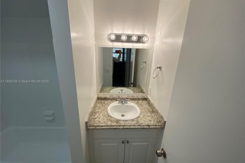 Снять в аренду кондоминиум в Помпано-Бич, Флорида 2 спальни, 83.89м2, № 1964633 - фото 11
