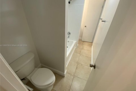 Снять в аренду кондоминиум в Помпано-Бич, Флорида 2 спальни, 83.89м2, № 1964633 - фото 13