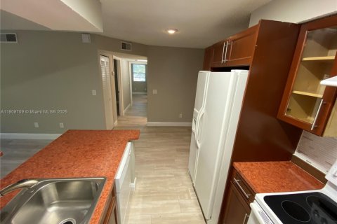 Снять в аренду кондоминиум в Помпано-Бич, Флорида 2 спальни, 83.89м2, № 1964633 - фото 7