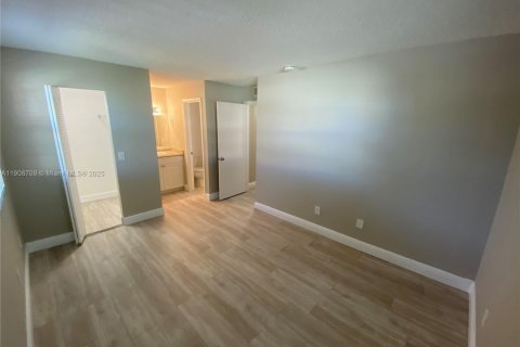 Снять в аренду кондоминиум в Помпано-Бич, Флорида 2 спальни, 83.89м2, № 1964633 - фото 15