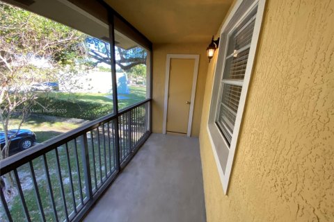 Снять в аренду кондоминиум в Помпано-Бич, Флорида 2 спальни, 83.89м2, № 1964633 - фото 18