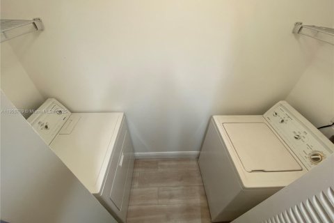 Снять в аренду кондоминиум в Помпано-Бич, Флорида 2 спальни, 83.89м2, № 1964633 - фото 6