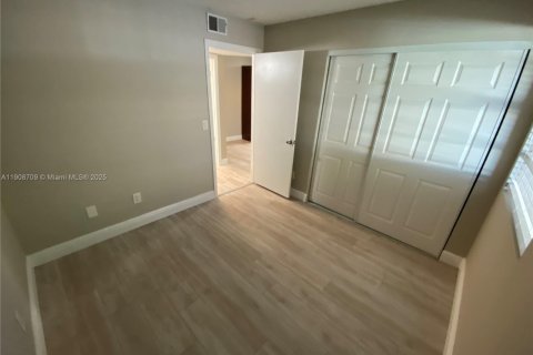 Снять в аренду кондоминиум в Помпано-Бич, Флорида 2 спальни, 83.89м2, № 1964633 - фото 10