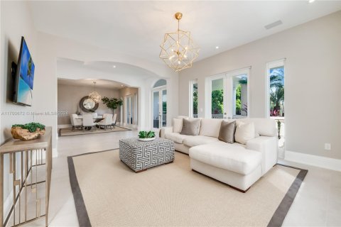 House in Coral Gables, Florida 5 bedrooms, 564.01 sq.m. № 1458658 - photo 19