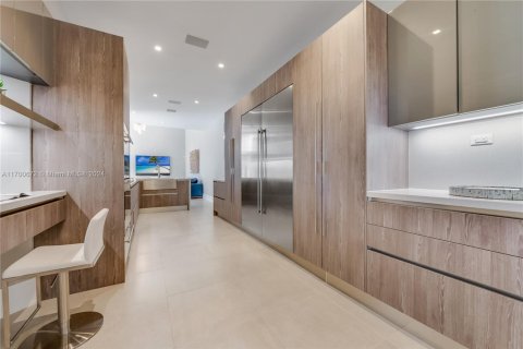 House in Coral Gables, Florida 5 bedrooms, 564.01 sq.m. № 1458658 - photo 16