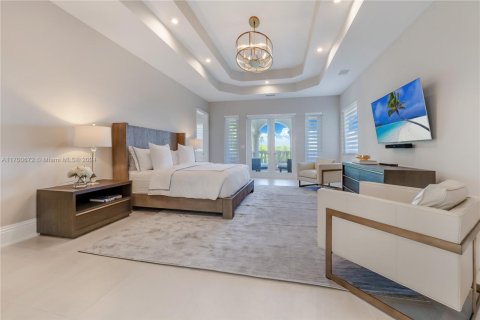House in Coral Gables, Florida 5 bedrooms, 564.01 sq.m. № 1458658 - photo 27
