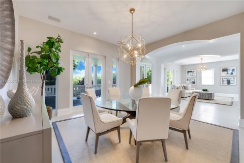 House in Coral Gables, Florida 5 bedrooms, 564.01 sq.m. № 1458658 - photo 17