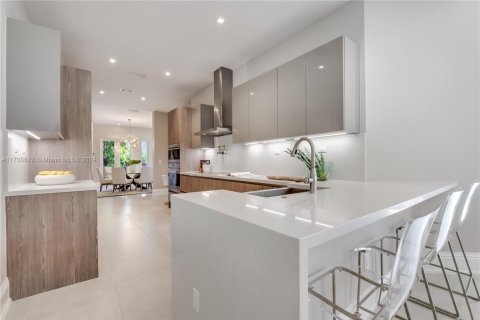 House in Coral Gables, Florida 5 bedrooms, 564.01 sq.m. № 1458658 - photo 15