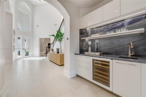 House in Coral Gables, Florida 5 bedrooms, 564.01 sq.m. № 1458658 - photo 21