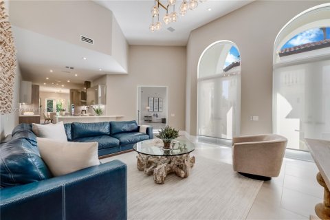House in Coral Gables, Florida 5 bedrooms, 564.01 sq.m. № 1458658 - photo 13