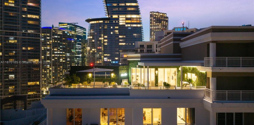 Condo à Miami, Floride, 3 chambres  № 1979770