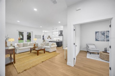 Casa en venta en Winter Haven, Florida, 5 dormitorios, 197.88 m2 № 1912641 - foto 4