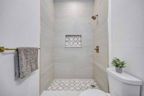 Casa en venta en Winter Haven, Florida, 5 dormitorios, 197.88 m2 № 1912641 - foto 28