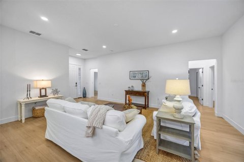 Casa en venta en Winter Haven, Florida, 5 dormitorios, 197.88 m2 № 1912641 - foto 7