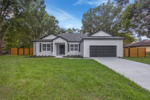 Casa en venta en Winter Haven, Florida, 5 dormitorios, 197.88 m2 № 1912641 - foto 1