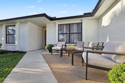 House in Port St. Lucie, Florida 4 bedrooms, 176.7 sq.m. № 2367754 - photo 6