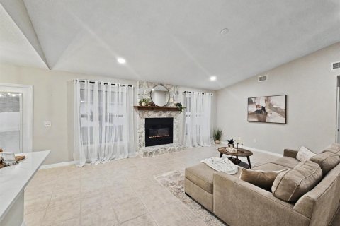 House in Port St. Lucie, Florida 4 bedrooms, 176.7 sq.m. № 2367754 - photo 10