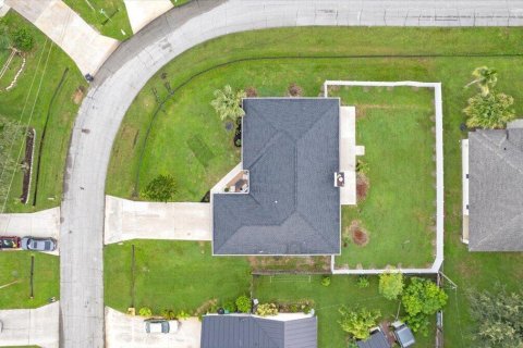 House in Port St. Lucie, Florida 4 bedrooms, 176.7 sq.m. № 2367754 - photo 3
