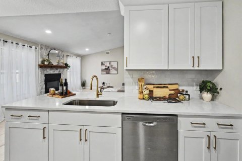 House in Port St. Lucie, Florida 4 bedrooms, 176.7 sq.m. № 2367754 - photo 20