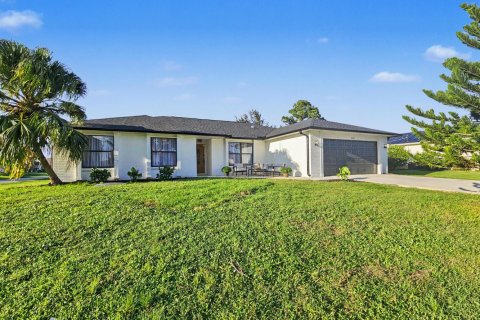 House in Port St. Lucie, Florida 4 bedrooms, 176.7 sq.m. № 2367754 - photo 4
