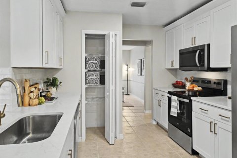 House in Port St. Lucie, Florida 4 bedrooms, 176.7 sq.m. № 2367754 - photo 21