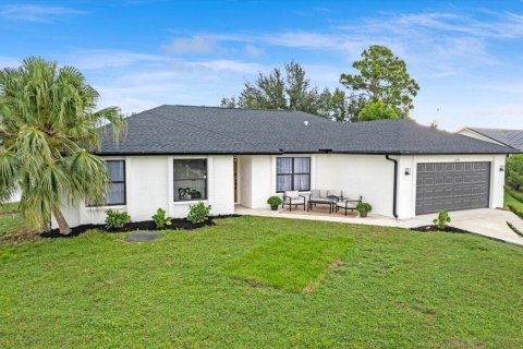 House in Port St. Lucie, Florida 4 bedrooms, 176.7 sq.m. № 2367754