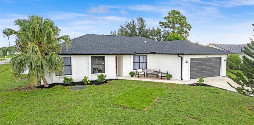 House in Port St. Lucie, Florida 4 bedrooms, 176.7 sq.m. № 2367754