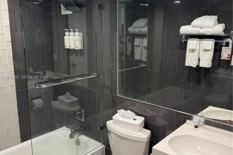 Hotel in Sunny Isles Beach, Florida 39.02 sq.m. № 2052853 - photo 10