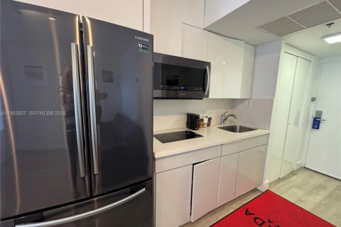 Hotel in Sunny Isles Beach, Florida 39.02 sq.m. № 2052853 - photo 9