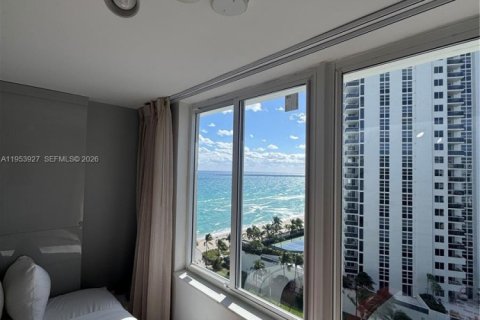 Hotel in Sunny Isles Beach, Florida 39.02 sq.m. № 2052853