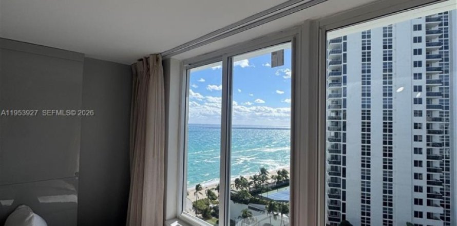 Hotel in Sunny Isles Beach, Florida 39.02 sq.m. № 2052853