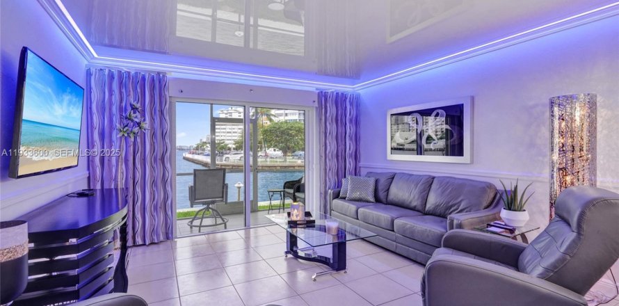 Condo in Hallandale Beach, Florida, 1 bedroom  № 1991330