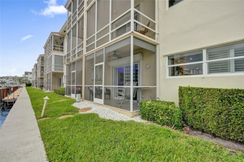Condo in Hallandale Beach, Florida, 1 bedroom  № 1991330 - photo 23
