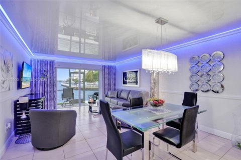 Condo in Hallandale Beach, Florida, 1 bedroom  № 1991330 - photo 9