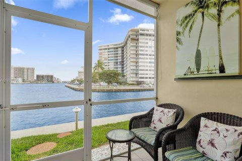 Condo in Hallandale Beach, Florida, 1 bedroom  № 1991330 - photo 18