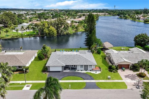 Casa en alquiler en Weston, Florida, 4 dormitorios, 226.68 m2 № 1991394 - foto 1
