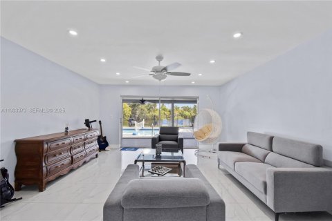 Casa en alquiler en Weston, Florida, 4 dormitorios, 226.68 m2 № 1991394 - foto 11