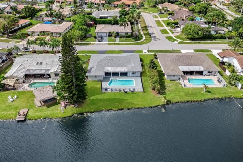 Casa en alquiler en Weston, Florida, 4 dormitorios, 226.68 m2 № 1991394 - foto 2