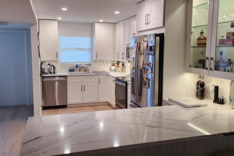 Condo in Pompano Beach, Florida, 2 bedrooms  № 2086550 - photo 3