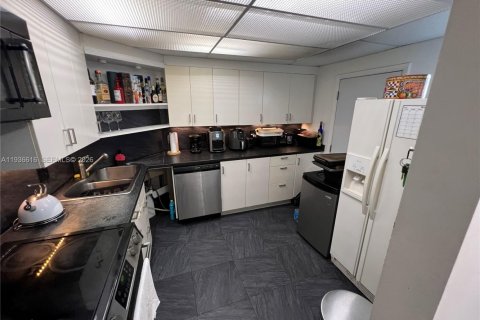 Купить кондоминиум в Лодерхилл, Флорида 2 спальни, 104.98м2, № 1996511 - фото 7