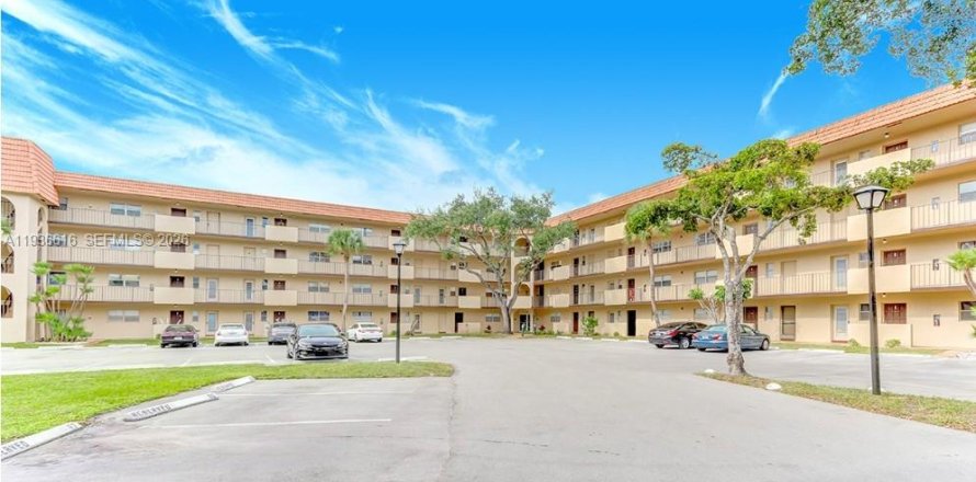 Кондоминиум с 2 спальнями в Лодерхилл, Флорида № 1996511